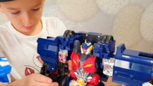 ТРАНСФОРМЕРЫ, СОБИРАЕМ ОГРОМНОГО РОБОТА ИЗ НЕСКОЛЬКИХ МАШИН. Transformers. We collect a huge robot