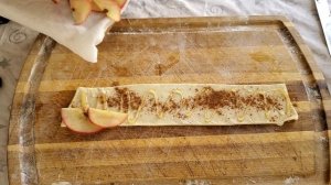 Розы из яблок в слойке. Яблочные розы в слоеном тесте. Десерт Яблочные Розы. Быстро и легко готовит