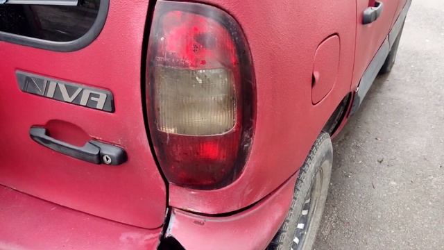 Нива Шевроле - противотуманные фары, ОООЧЕНЬ долгая установка. Новая полка багажника, уплотнитель.