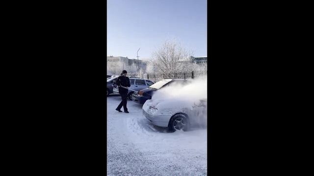 Мощная воздуходувка в работе!!!