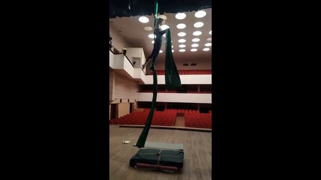 Репетиция на воздушных полотнах: комбинации и  полеты
