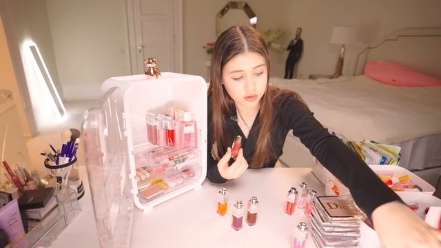 Обзор коллекции косметики от Ариелы / Блески, пламперы и маски для лица смотреть онлайн