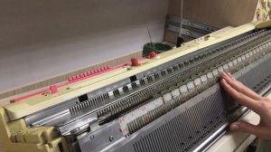 Шапка тыковка резинкой 3х3 на вязальной машине