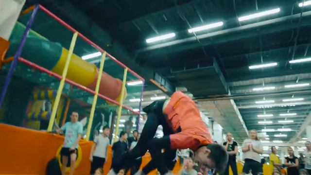Батутный парк "Атмосфера" - выступление тренеров смотреть онлайн