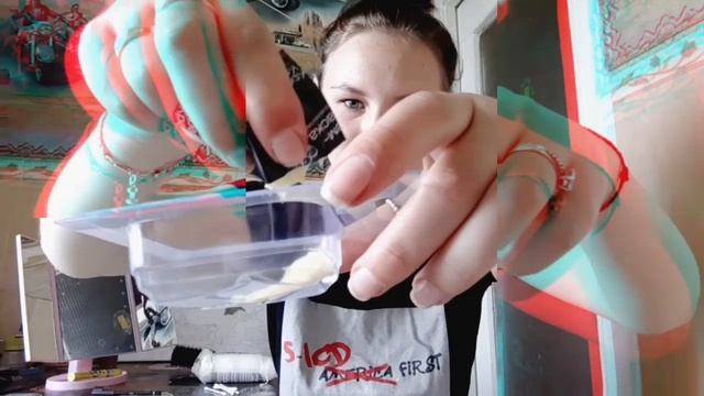 Крашу брови краской.Вышло не очень ?