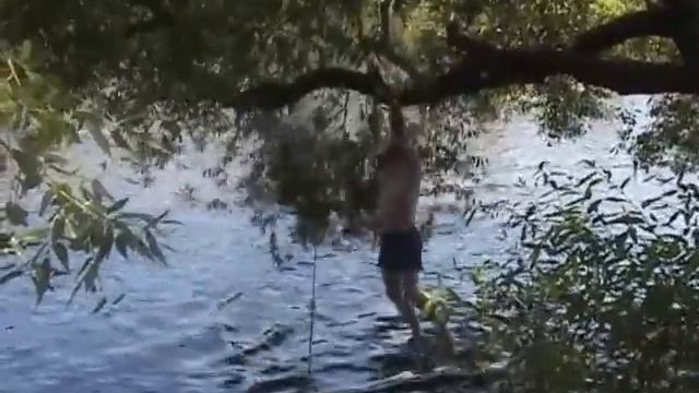 Эпичный прыжок в реку смотреть онлайн