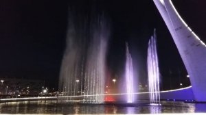Шоу поющих фонтанов в Олимпийском парке Сочи.