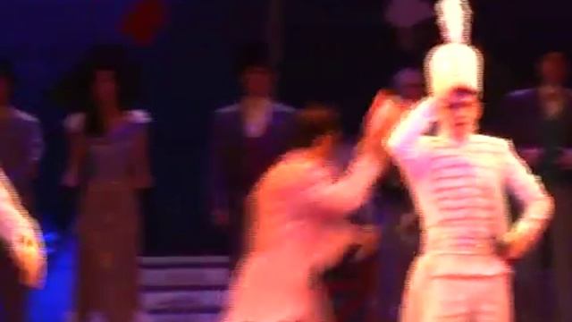 Фрагмент из оперетты «Весёлая вдова» Новосибирского музыкального театра смотреть онлайн