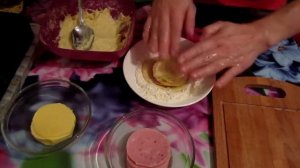 Картофельные биточки с сыром и ветчиной