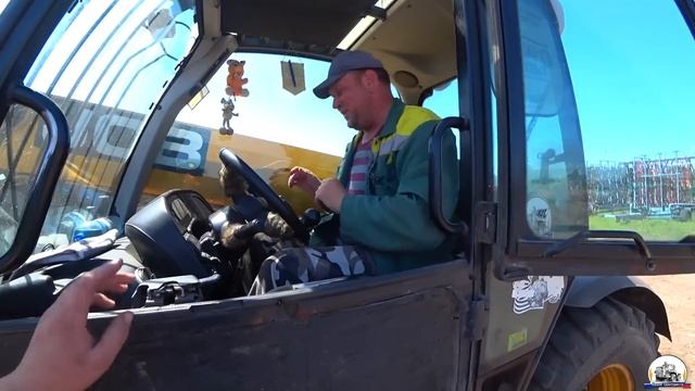Льём новое масло в мосты John Deere. Погрузчик ПК-40 в работе. Ремонт с/х техники.