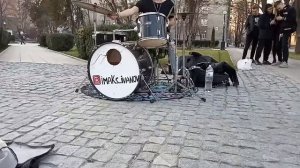 Мальчик 17 лет рвёт город своей игрой на барабанах...