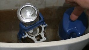 Замена впускного клапана на унитазе