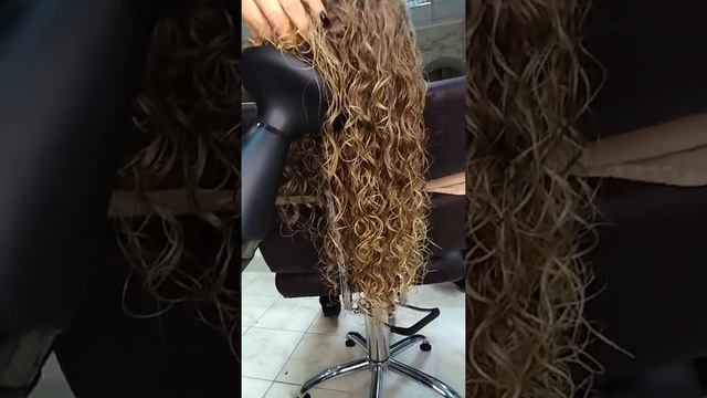 Завивка волос "Biological". Укладка на диффузор. Используемый ролик 12 и 11 мм. смотреть онлайн