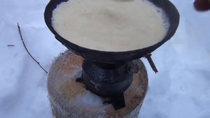 Завтрак в лесу зимой.Примус на бензине.