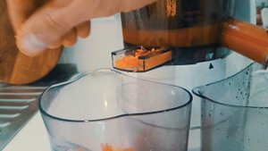 Тест бюджетной шнековой соковыжималки KITFORT KT-1104-01. Стоит ли брать бюджетные модели?