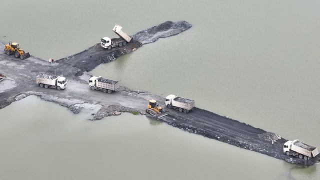 EP 320 Dozer Shantui in sand Rock to Water Making Long Road SHACMAN Truck Unloading Big Stone смотреть онлайн