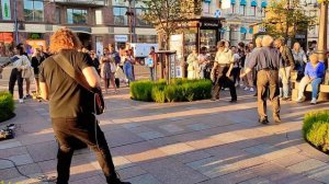 Король и Шут - "Лесник", песня в исполнении уличных музыкантов на Невском проспекте в Петербурге...