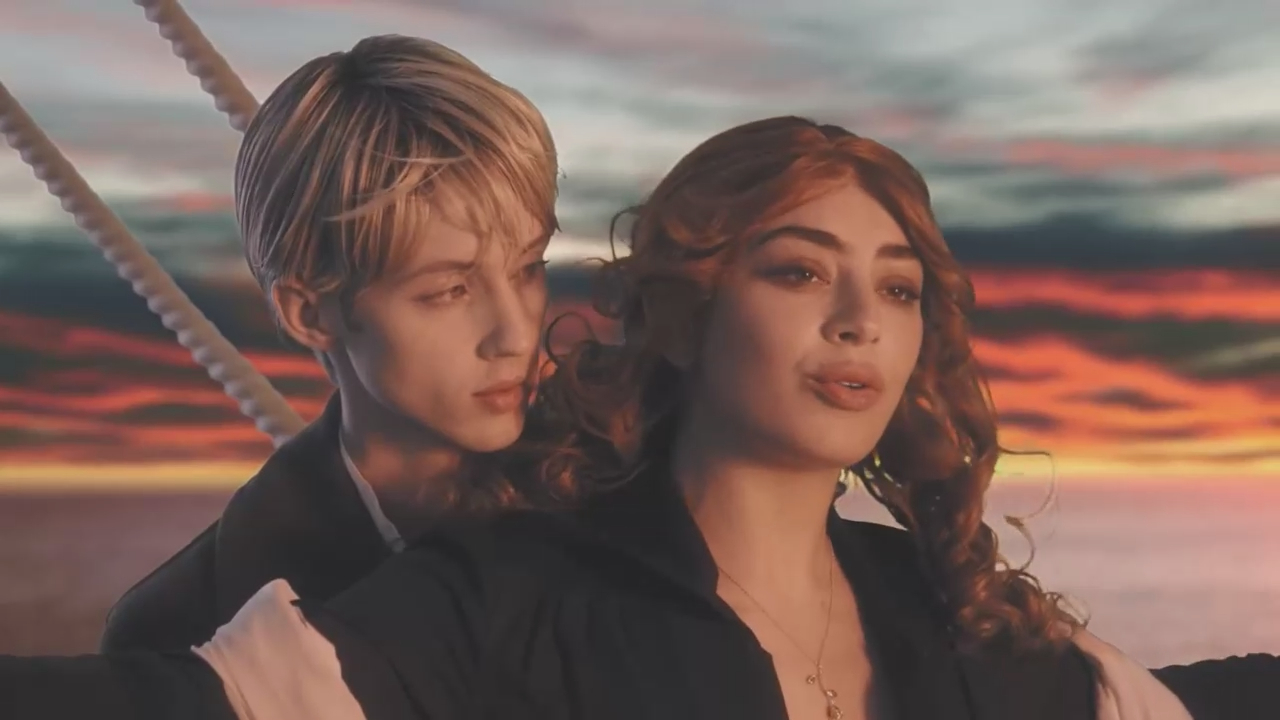 Charli XCX & Troye Sivan - 1999 [Official Video] смотреть онлайн