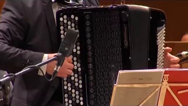 В. Новиков - Самба Карнавал (исп. С. Войтенко и Самарский симфонический оркестр) смотреть онлайн