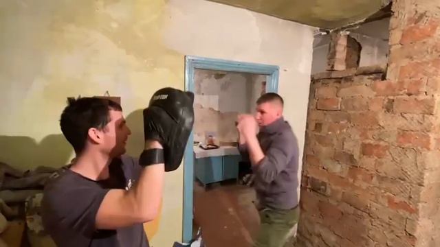 Бокс спарринг на лапах Я и Витёк Согринская 74 ВКО