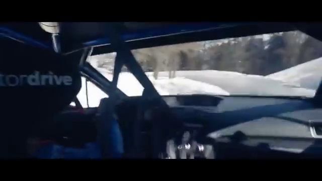 "Заезд Subaru на олимпийской бобслейной трассе." смотреть онлайн