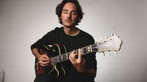 Semi Hollow Guitar vs Hollow Body Archtop Jazz Guitar | Heritage H-535 vs Ibanez AF-2000 Sound Test