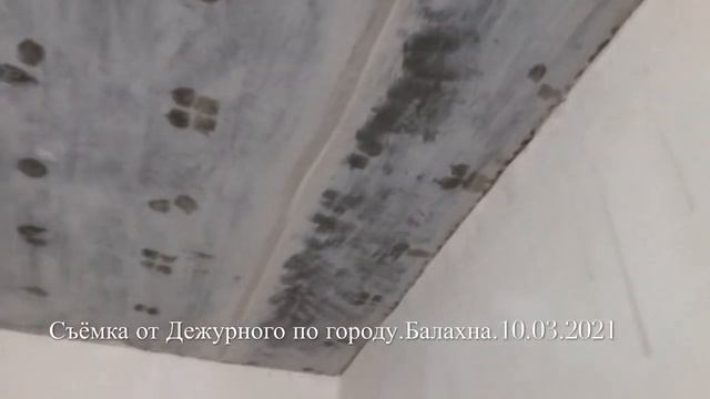 Чистка потолка скребком. Ремонт маленькой комнаты. 10.03.2021 смотреть онлайн