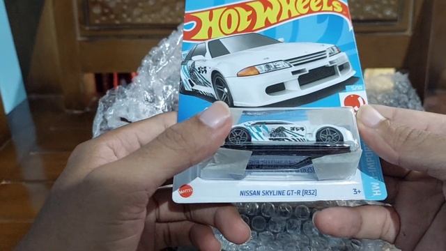 hot wheels NISSAN SKYLINE GTR R32 GODZILLA- unboxing lot D 2023 смотреть онлайн
