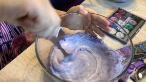 ЕВА купила много КОСМЕТИКИ!Ева и мама готовят СЛАЙМ из КОСМЕТИКИ!