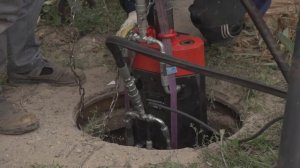 Бестраншейная замена канализационной трубы с помощью тросового разрушителя труб Puncher Crash 30