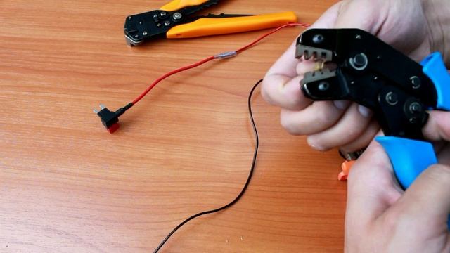 Как сделать автомобильный разветвитель вместо прикуривателя с помощью адаптера предохранителя смотреть онлайн
