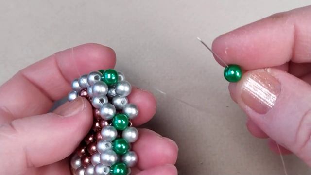 Украшения из бисера. 2 часть. Брелок из бусин. Сердце. Мастер класс. Пошаговый МК для начинающих.