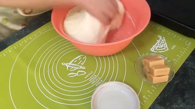 Рецепт кулича с карамельной начинкой и арахисом . Мягкий и ароматный . смотреть онлайн