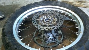 Замена подшипников заднего колеса на Suzuki Djebel 250