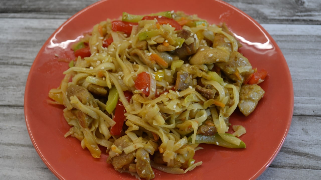 УДОН (ЛАПША) С КУРИЦЕЙ И ОВОЩАМИ! смотреть онлайн