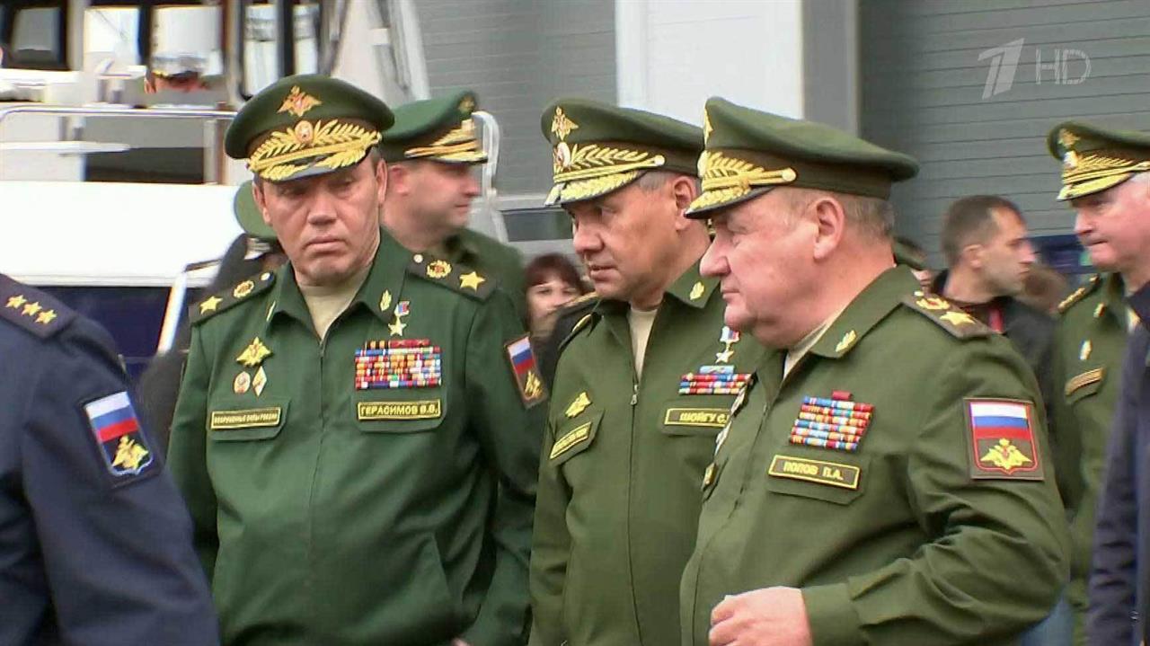 В Подмосковье проходит церемония закрытия военно-технического форума "Армия-2016"