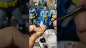 Painting Tutorial for beginners Part 5, basic hand painting and detail on 1/12 Batman headsculpt