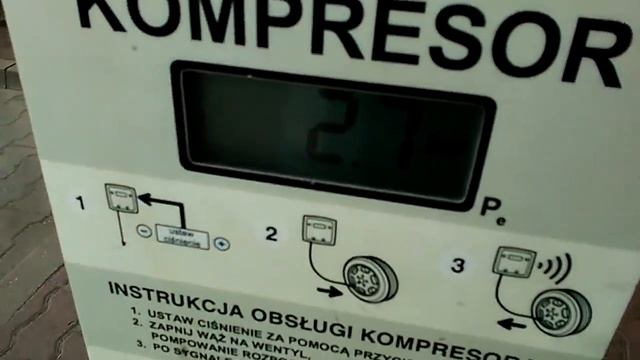 Как накачать колесо велосипеда на заправке в Польше?