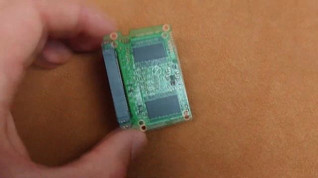 SSD в разборе SanDisk Plus 240GB 2 5 SATAIII TLC (SDSSDA-240G) смотреть онлайн