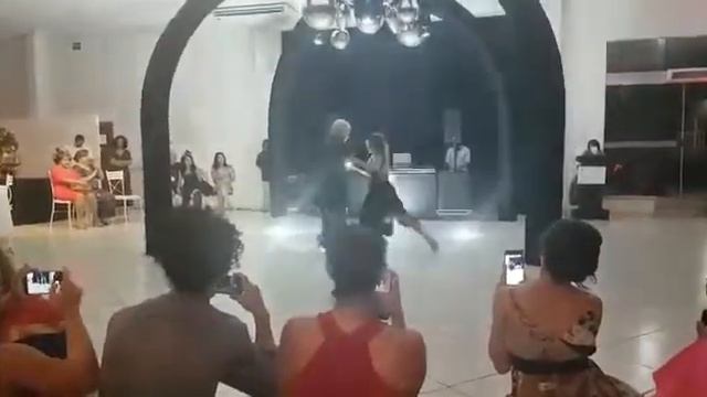 Tango Valsa de improviso com Jaime Aroxa e Bianca Gonzalez смотреть онлайн