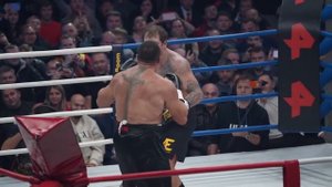 Емельяненко разбил лицо Кокляеву.