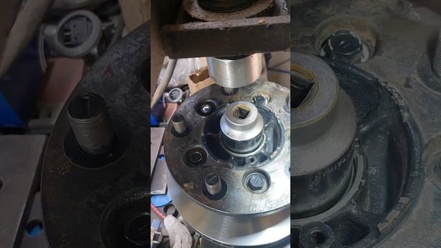 Toyota Coaster Bus Replace Front Bearings And Resurface Disc's