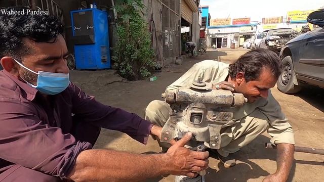 Video showing correct fitment of KYB shock absorbers to the Back of Hyundai 2001 смотреть онлайн