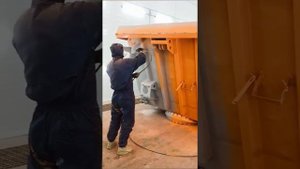 Безвоздушная покраска кузова самосвала