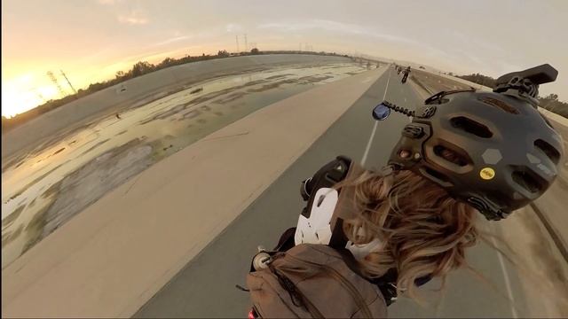 Beautiful Sunset ride while on my Gotway Nikola Plus Long Beach to Downtown LA смотреть онлайн