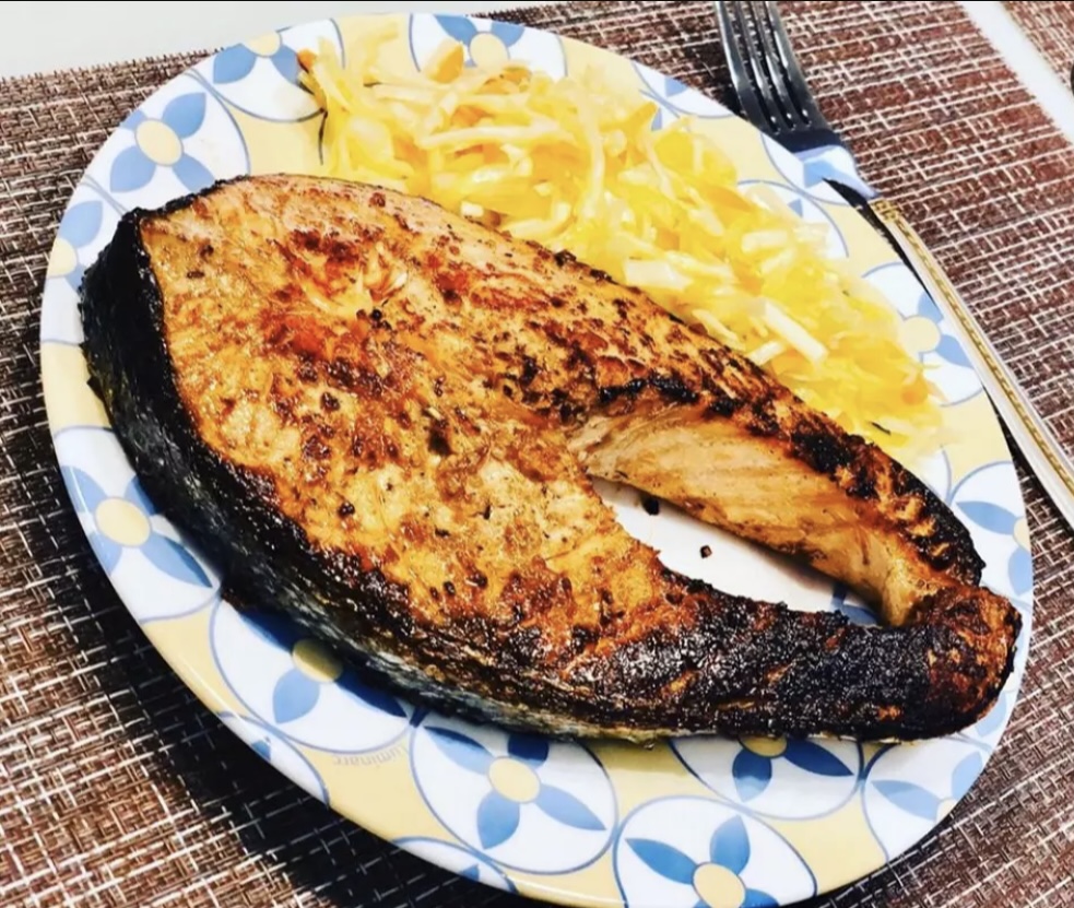 Лосось в гранатовом соусе.