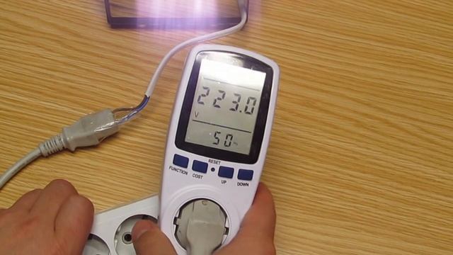 Power meter, wattmeter 220v or 110v, wall socket, review.
