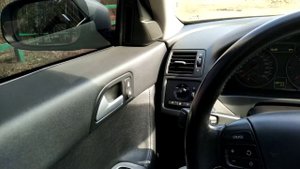 Как сложить зеркала заднего вида на Volvo V50?