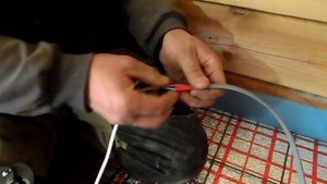Как заделать греющий кабель?
