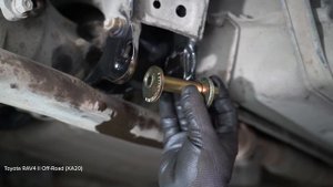 How to change rear suspension arm on TOYOTA RAV4 II [TUTORIAL AUTODOC]